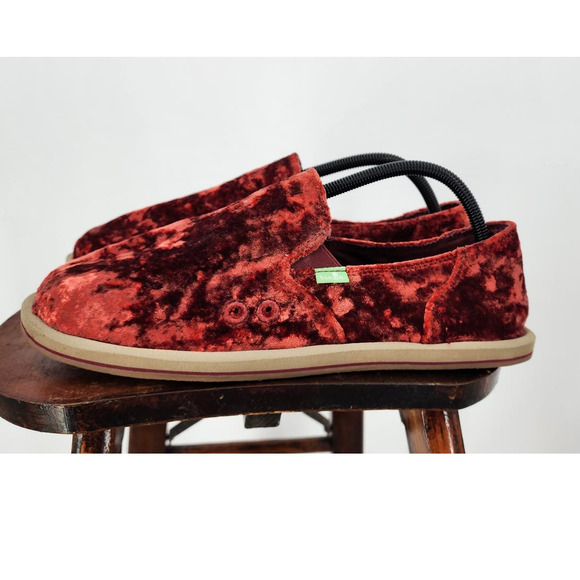 Sanuk Crushed Velvet‎ Red Casual Slip On Women's Size 11 - Picture 1 of 8